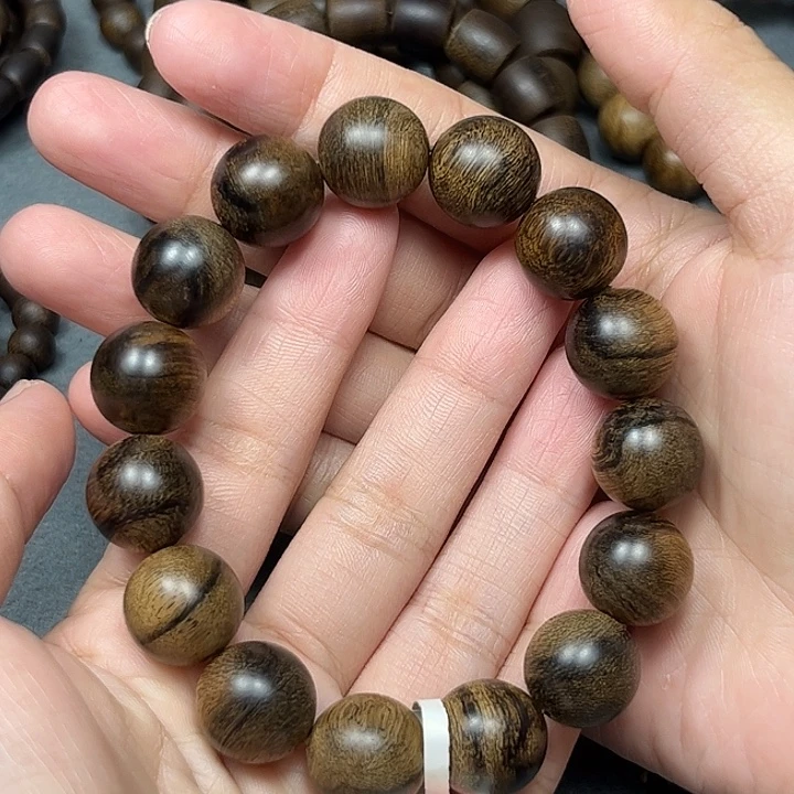 沉香手串白棋虎皮留疤1.4