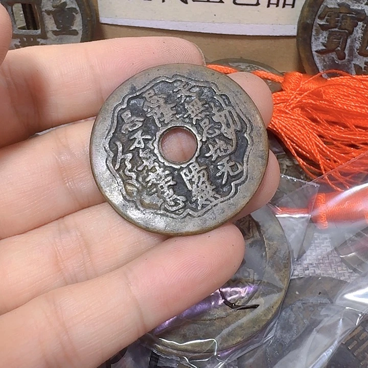 蔡***钦铜现代工艺品花钱
