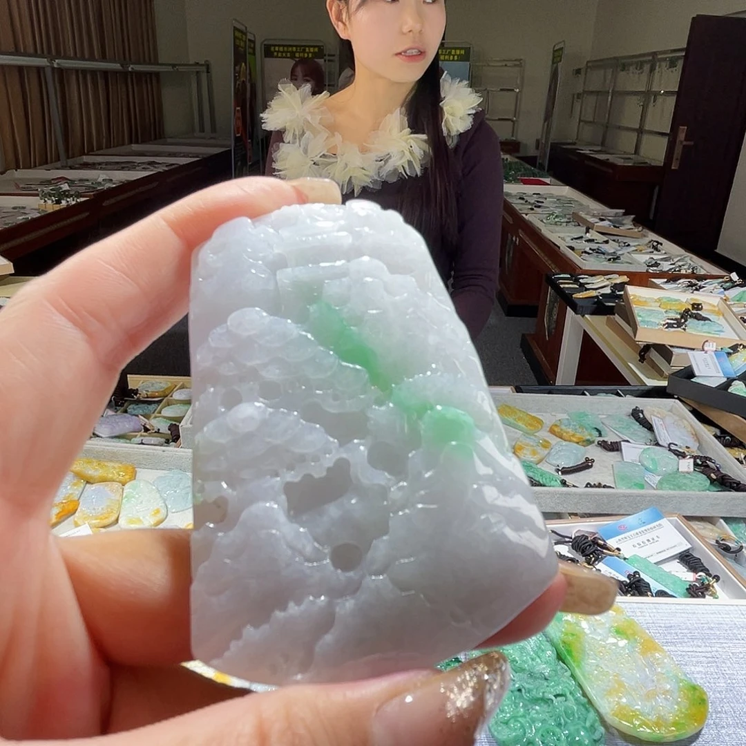 翡翠未镶嵌颈饰一