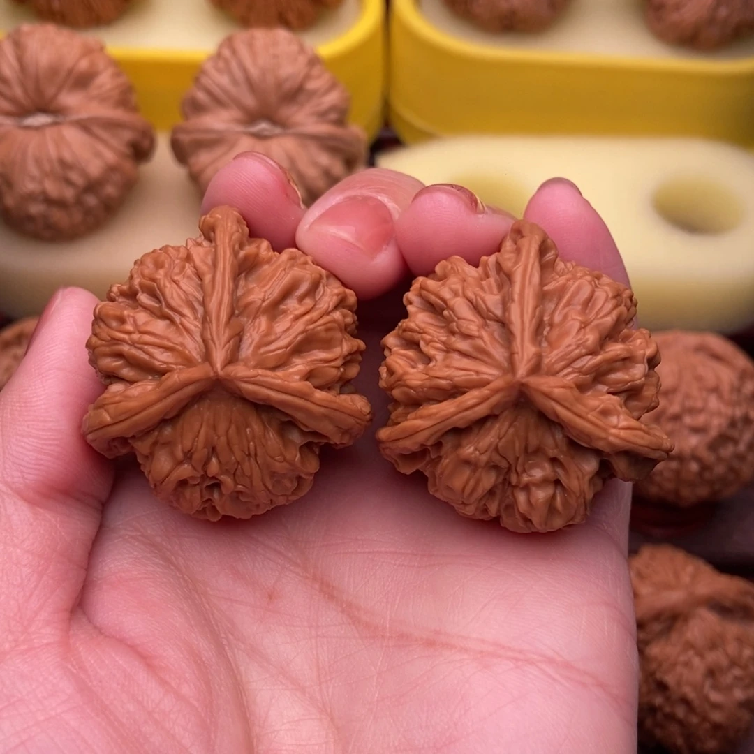 隐***_文玩核桃把件野生牡丹王三棱38