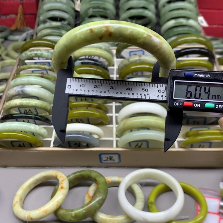 未镶嵌蛇纹石玉手镯69