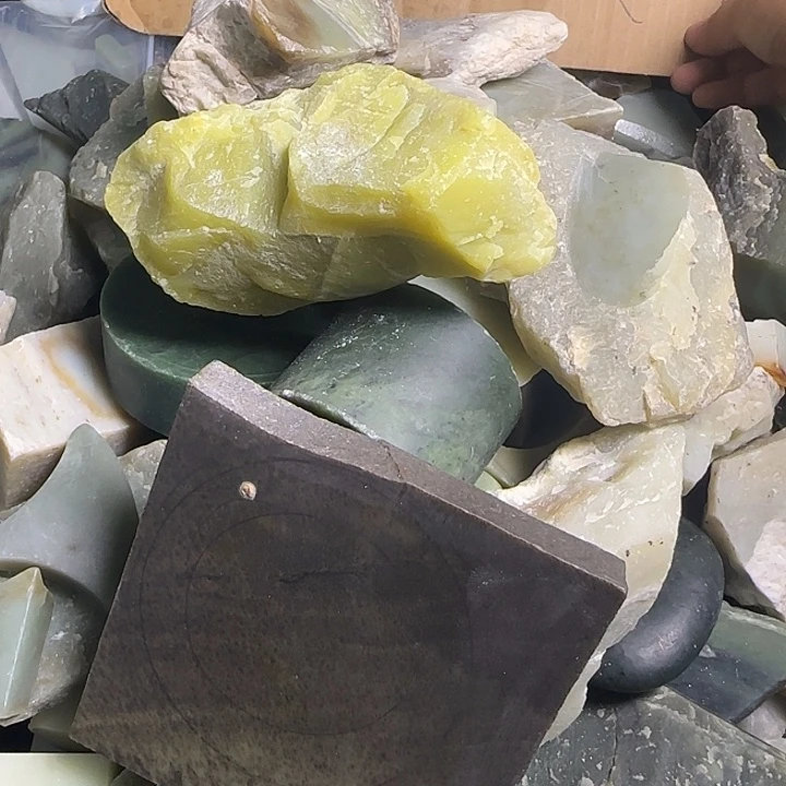劫***未镶嵌和田玉（糖玉）珠宝半成品