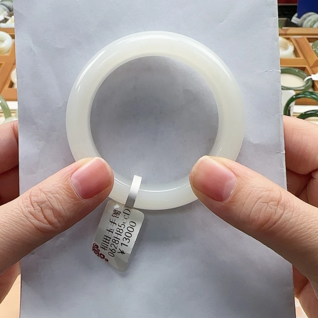 和田玉手镯未镶嵌米**星50