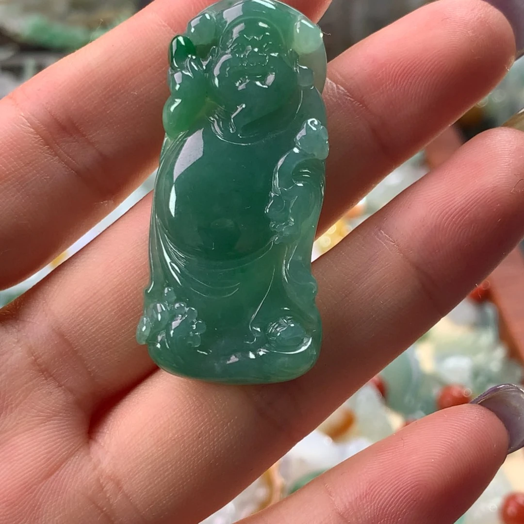 翡翠未镶嵌颈饰知****翡翠