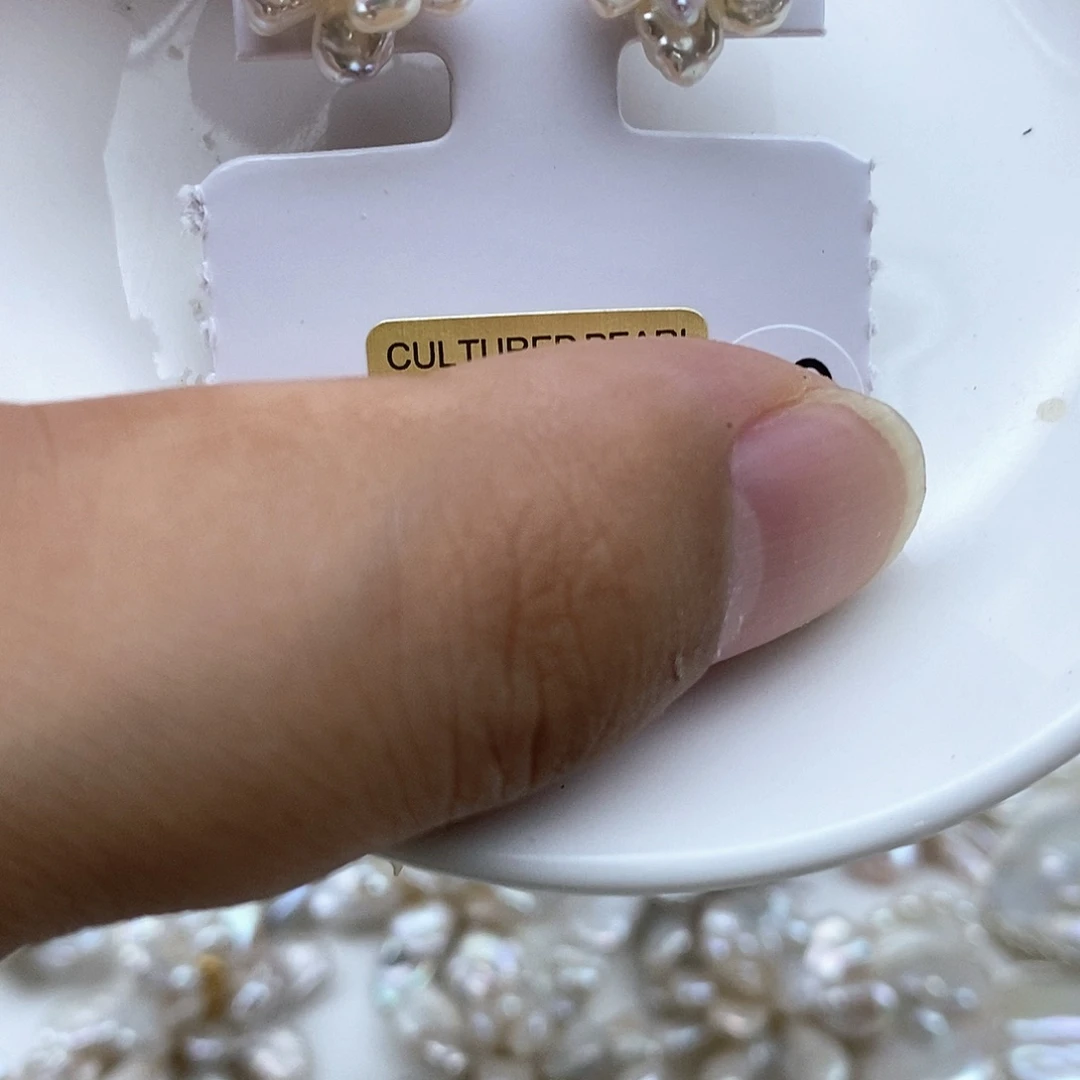 维***族耳钉合金淡水珍珠