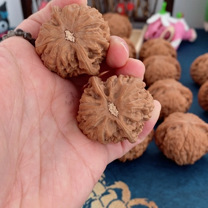 文玩核桃把件牡丹纹36