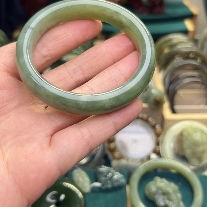 和田玉手镯未镶嵌55.8圈围M323