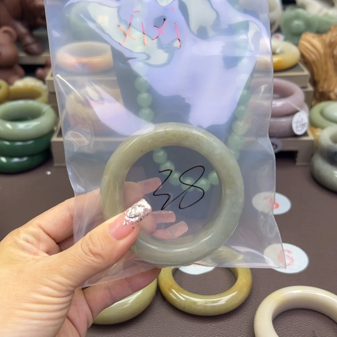 石英质玉手镯未镶嵌x****！