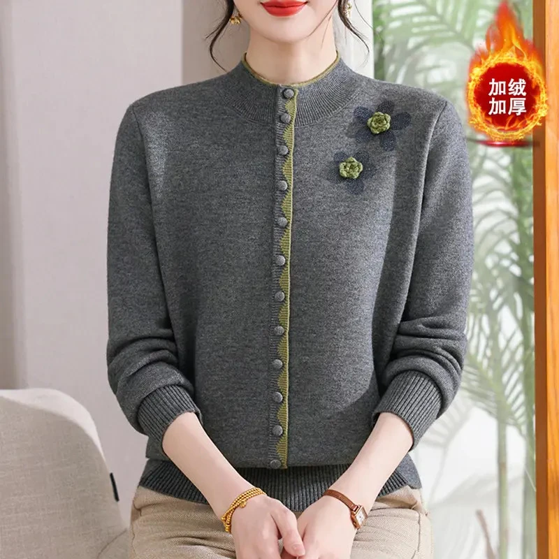 妈妈秋冬装时尚加绒加厚打底衫2025中老年女装一体绒保暖内搭毛衣