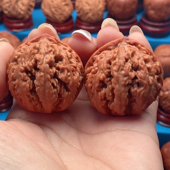 核桃精品文玩核桃手捻水波龙纹