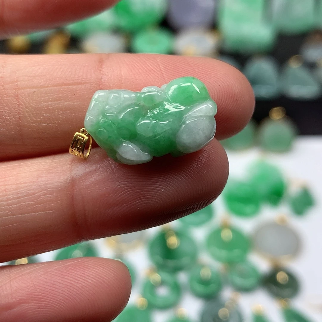 翡翠吊坠(不含链)18K金镶嵌