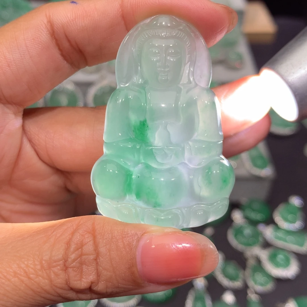 颈饰未镶嵌石英质玉（非洲翠）