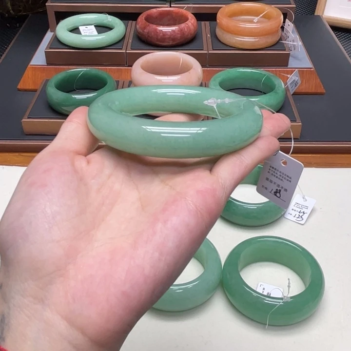 素****石英质玉（非洲翠）未镶嵌舍