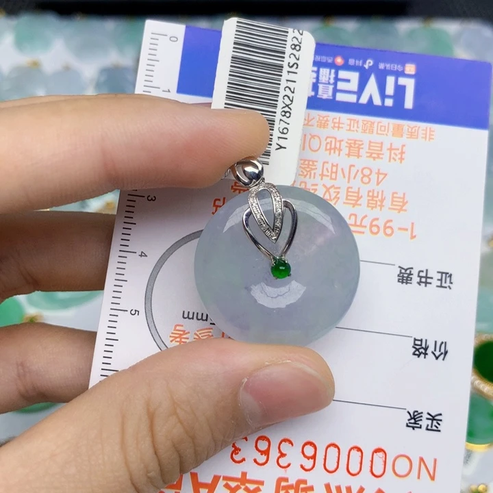 翡翠18K金镶嵌颈饰平安扣