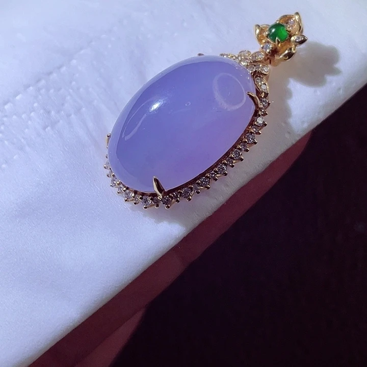 翡翠18K金镶嵌颈饰翡翠