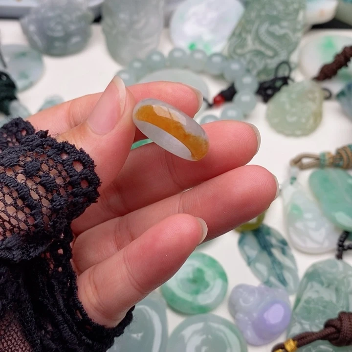 颈饰未镶嵌翡翠陈**琪戒圈