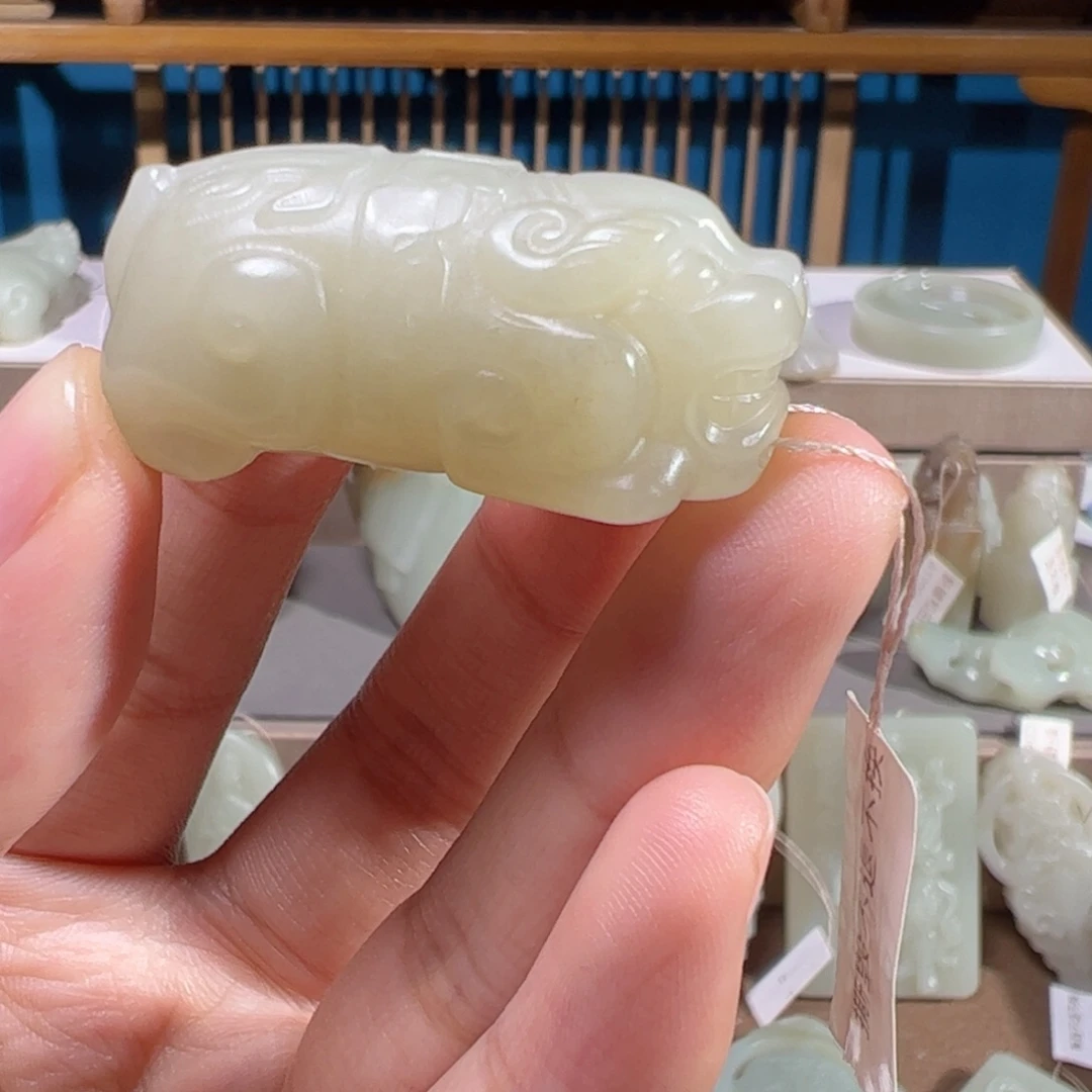 颈饰未镶嵌和田玉（糖玉）