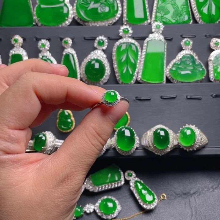 翡翠戒指未镶嵌翡翠戒指