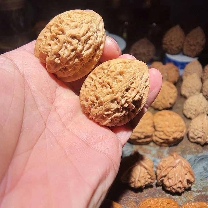 喀***咪文玩核桃吊坠蓟县一代老树肥鸡