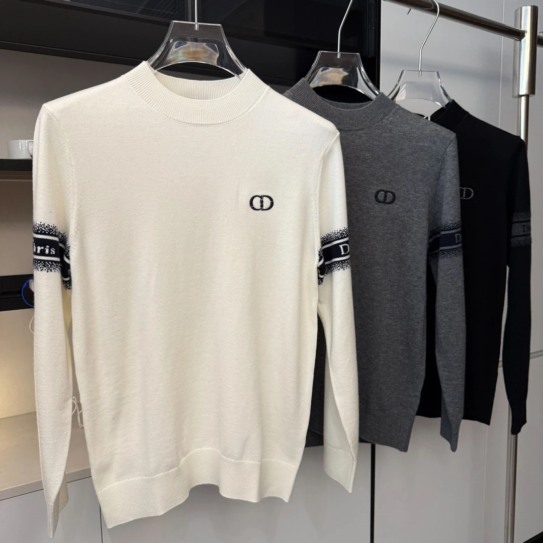 2025年新款CD修身针织圆领针织衫男士简约三色毛衣打底衫男士休闲