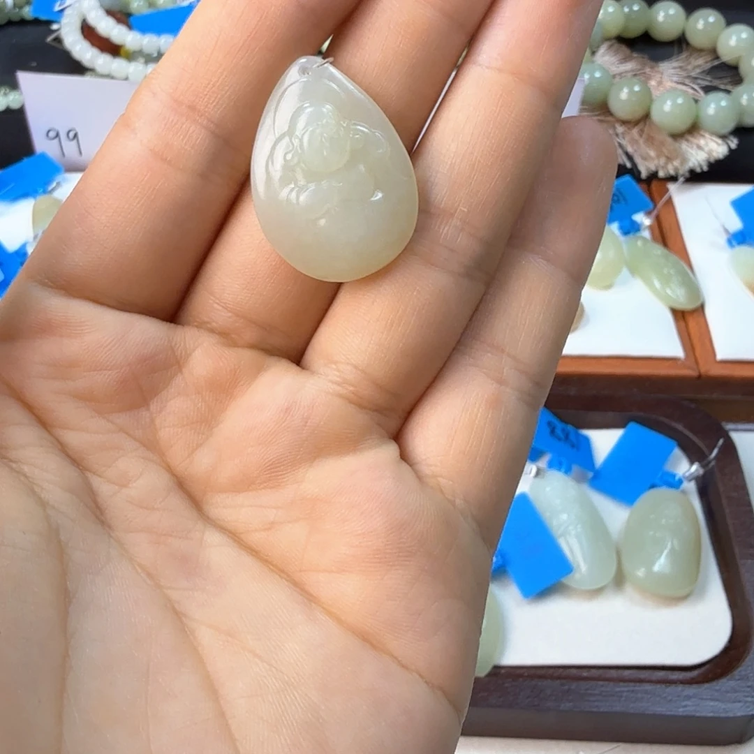 和田玉未镶嵌颈饰