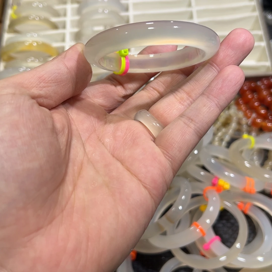 玛瑙/玉髓未镶嵌手镯5556圈有包容3.2