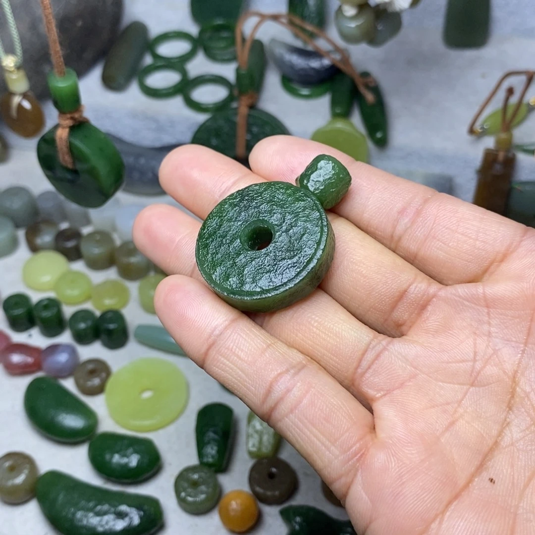 静***漪和田玉未镶嵌颈饰