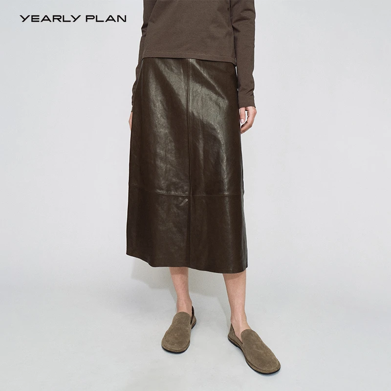 YEARLY PLAN极简时髦低调哑光立体利落A字半裙 0233