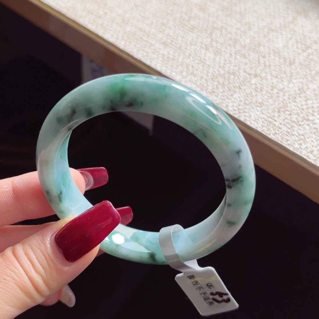 翡翠手镯未镶嵌手镯