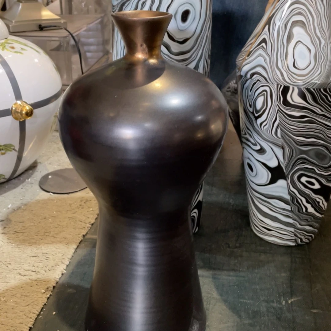 陶瓷花瓶，仿真绿植。