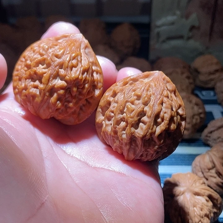 文玩核桃吊坠金牛