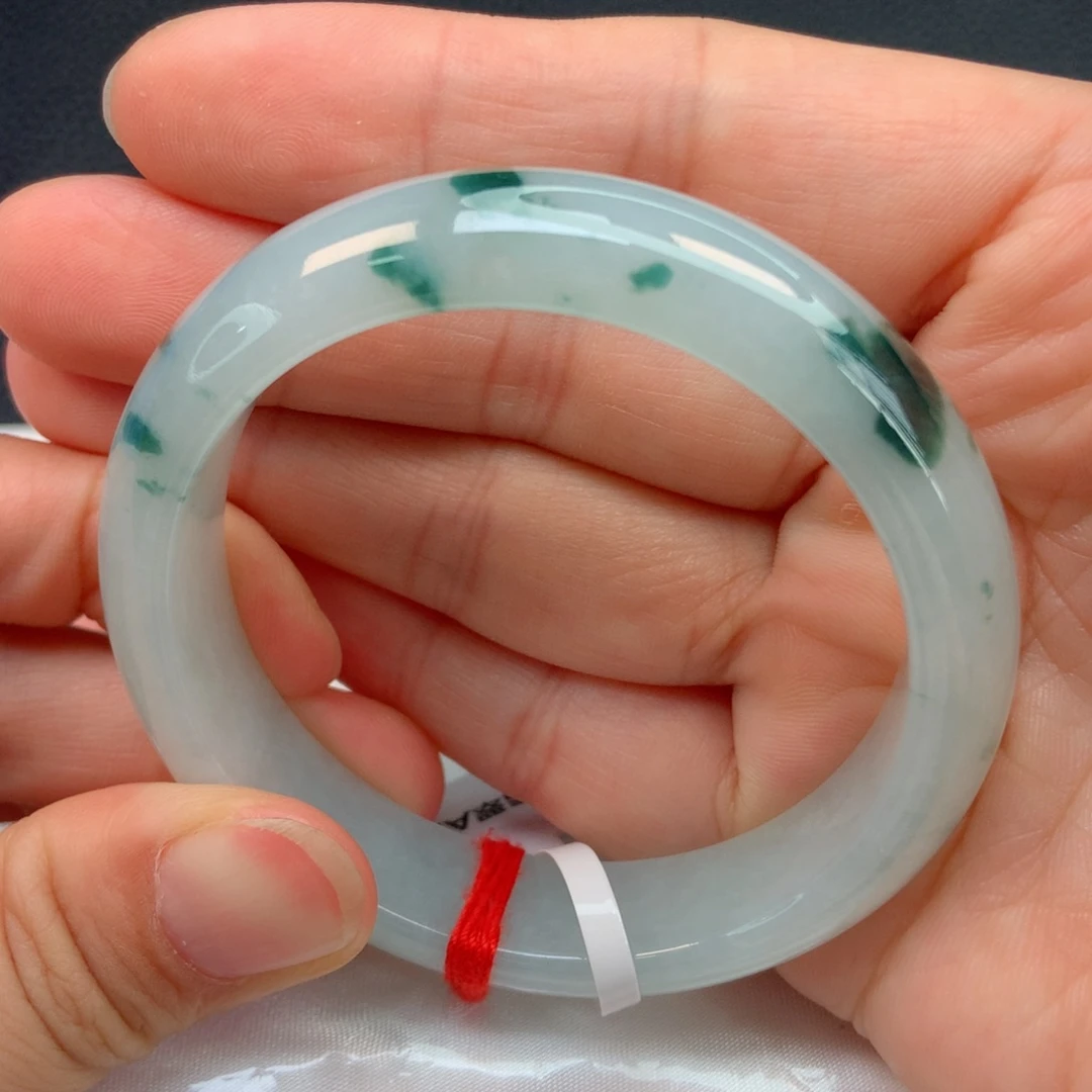 翡翠手镯未镶嵌51圈