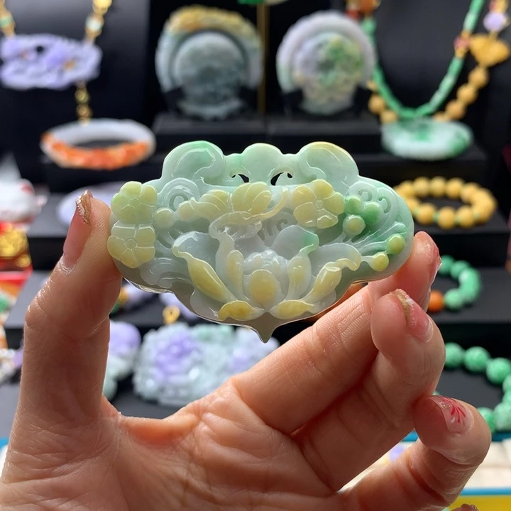 翡翠颈饰未镶嵌翡翠锁牌