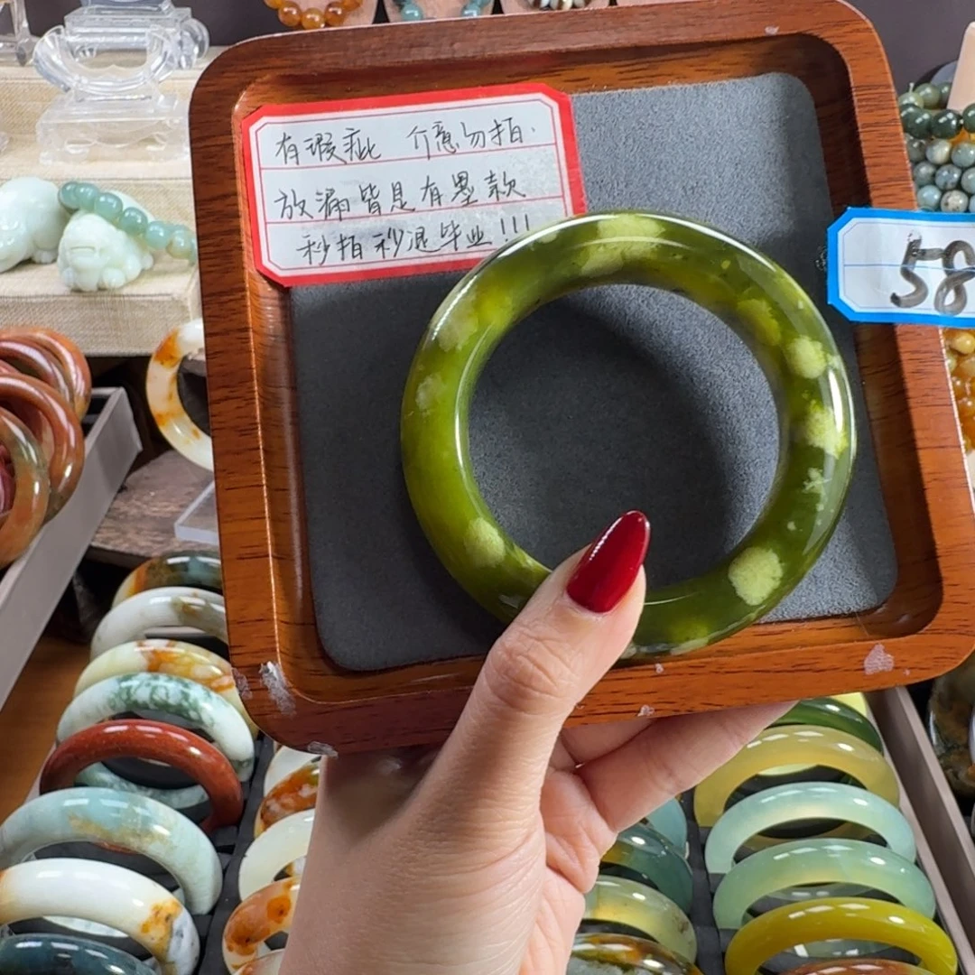 蛇纹石玉未镶嵌手镯