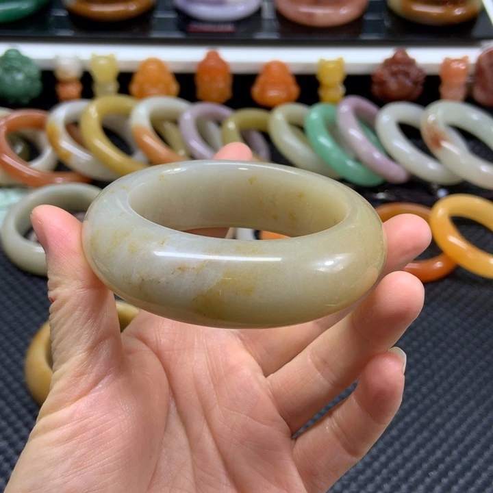 石英质玉未镶嵌手镯