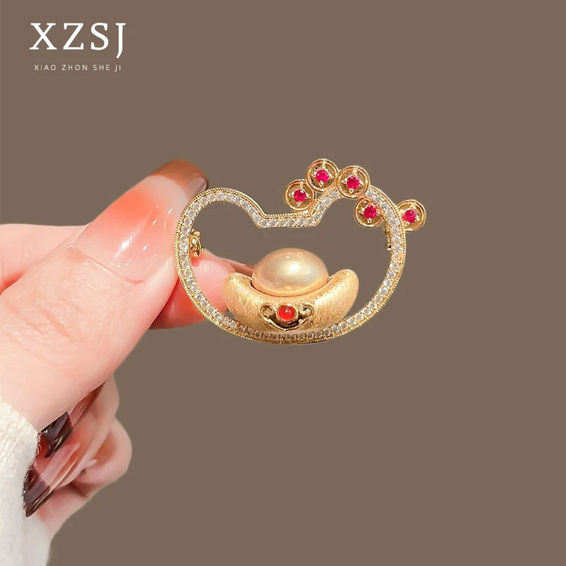 铜锆石胸针 寓意招财进宝金元宝别针设计感时尚精致国风胸花配饰