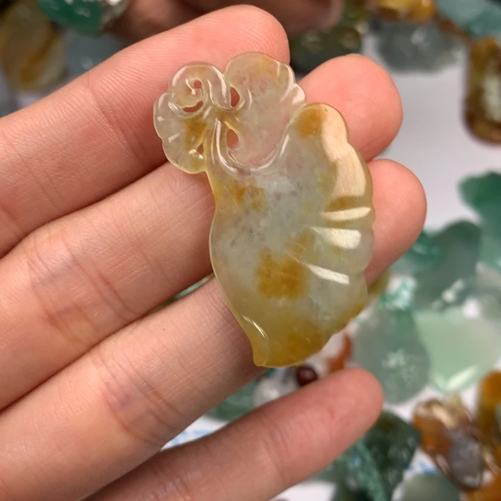 用***1翡翠未镶嵌颈饰翡翠