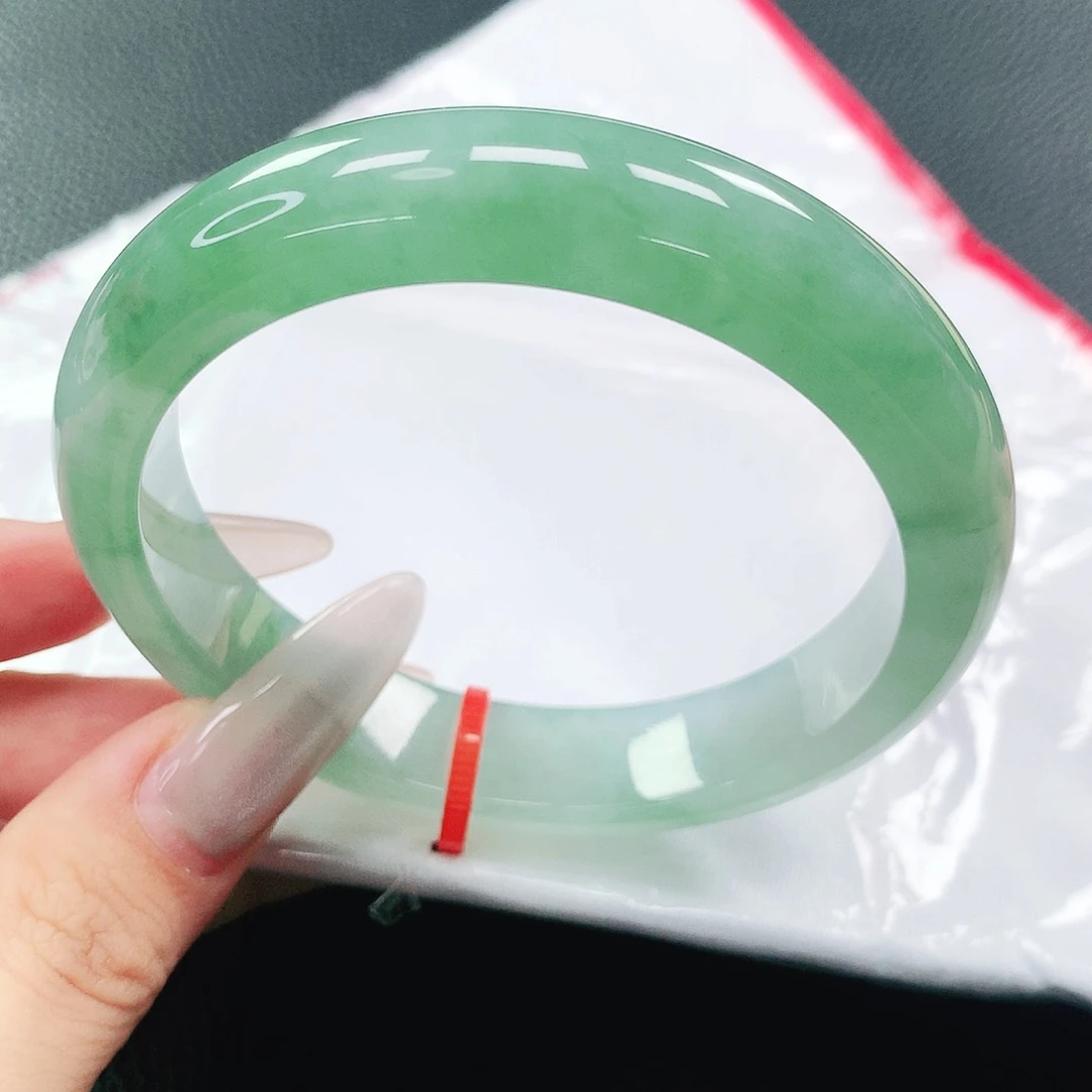 翡翠手镯未镶嵌58圈