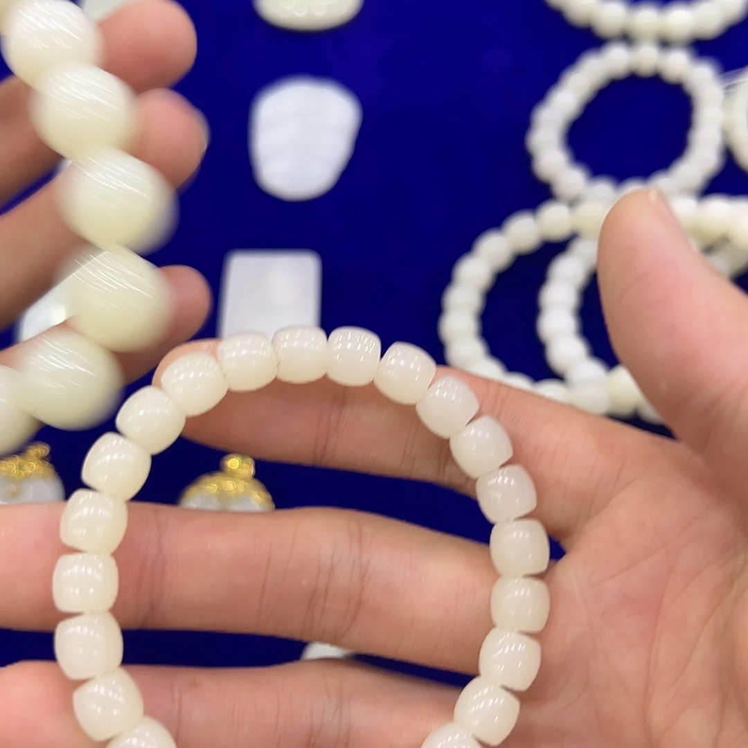 和田玉未镶嵌项圈