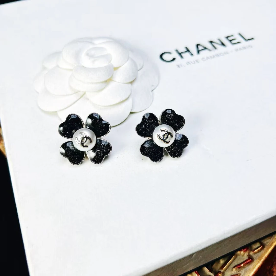 95新 Chanel/香奈儿 柚礼中古/香奈儿四叶草珐琅珍珠耳钉NN511005