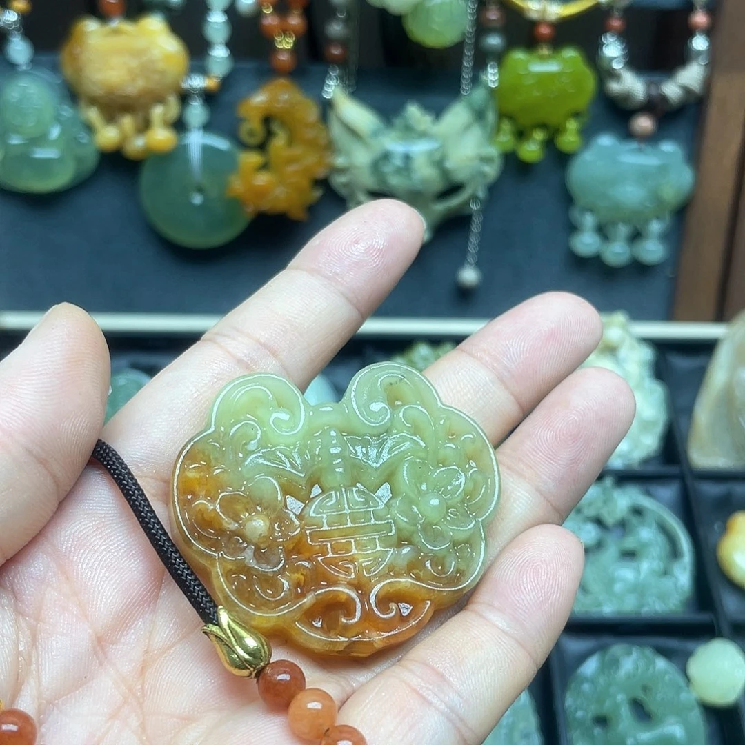 蛇纹石玉未镶嵌颈饰