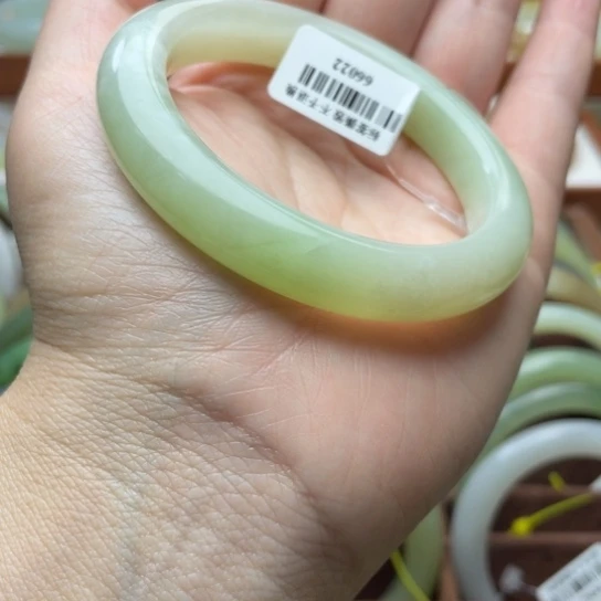 【闪购商品】和田玉手镯未镶嵌57.微瑕