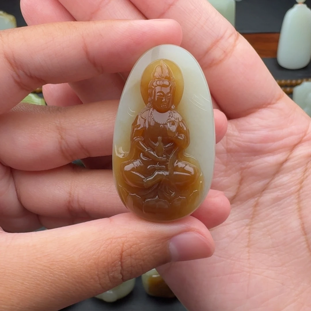 白***.和田玉未镶嵌颈饰
