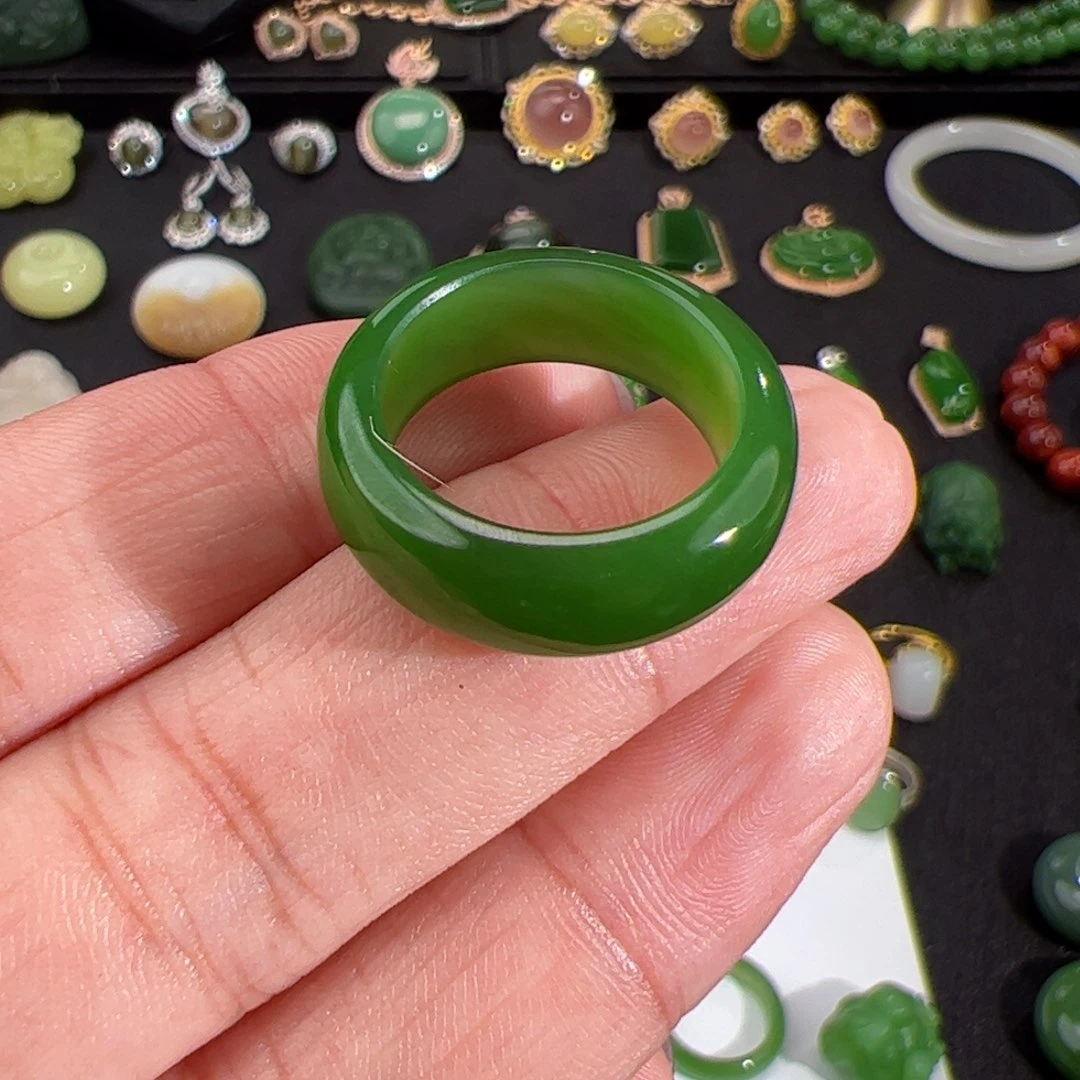 和田玉（碧玉）辣绿戒圈（18直径）未镶嵌唐**宝