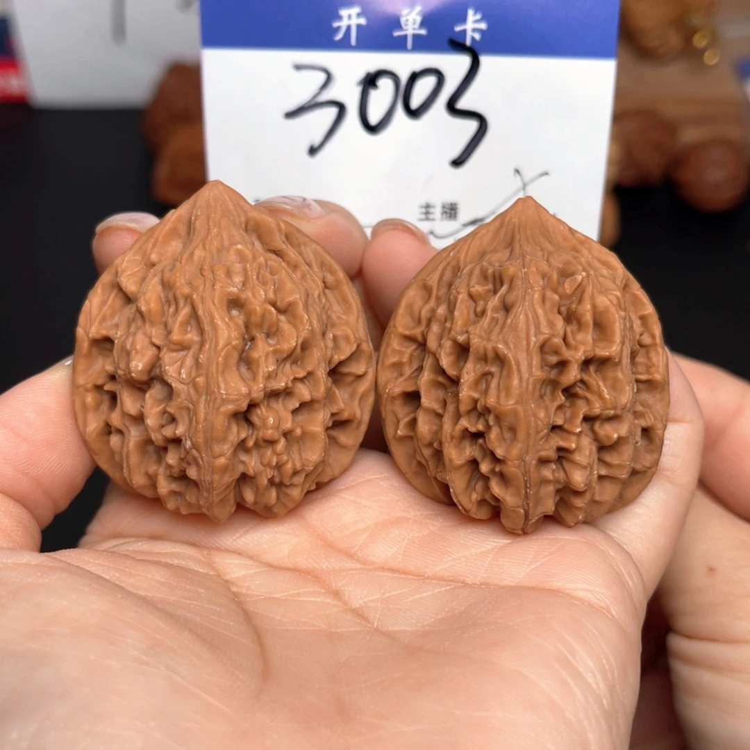 文玩核桃吊坠鸡心40尺。