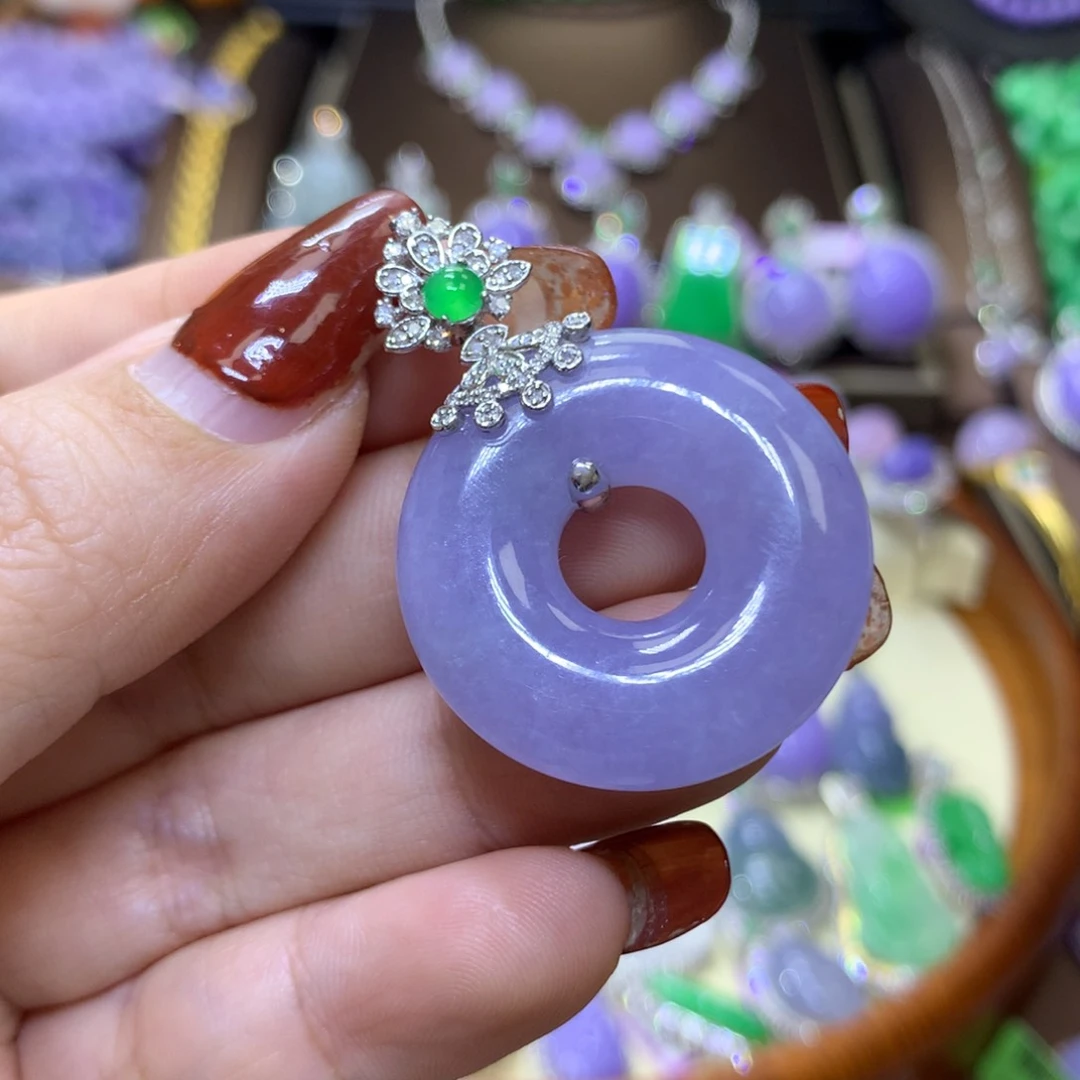 【闪购商品】翡翠颈饰18K金镶嵌俏***毛翡翠