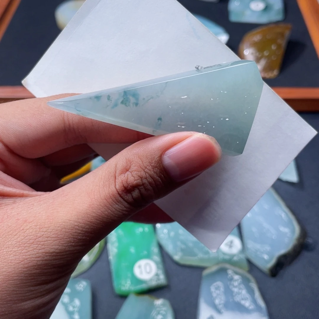 定制翡翠未镶嵌飘花小料