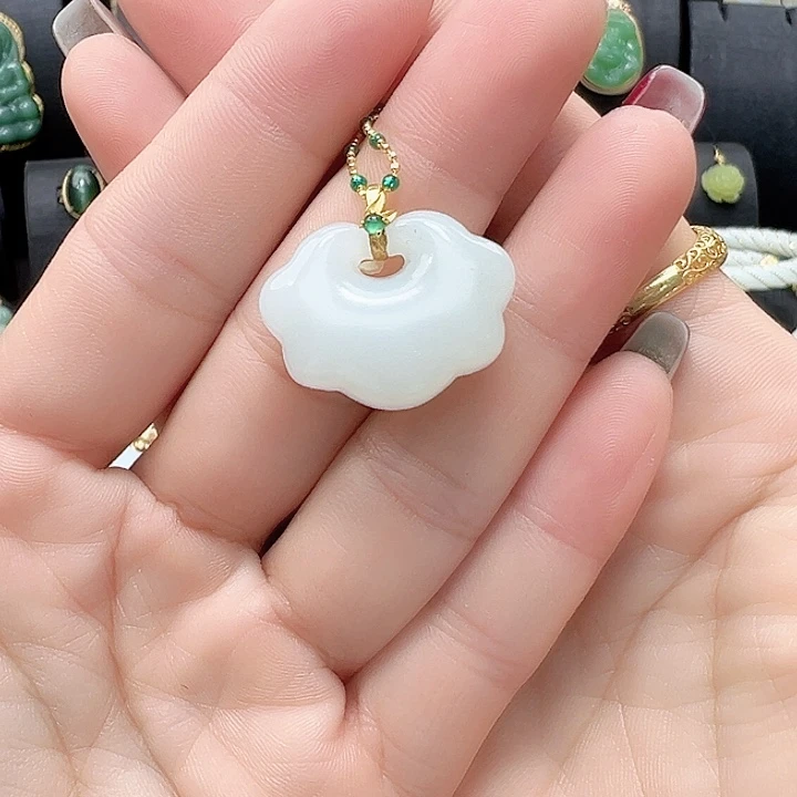 和田玉18K金镶嵌颈饰