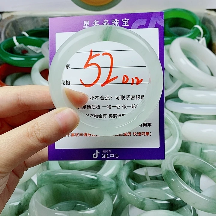 丽****未镶嵌手镯石英质玉（金丝玉）