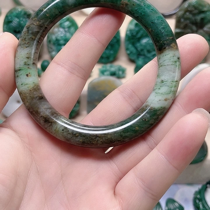 未镶嵌独山玉手镯